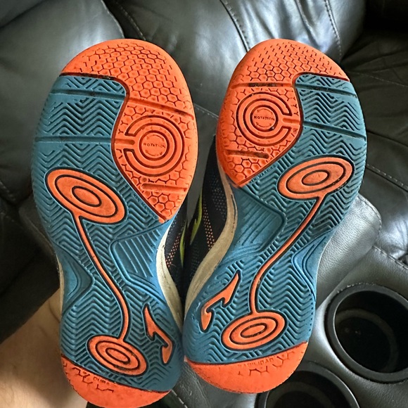 Joma Toddler size 8 indoor soccer cleats - Picture 2 of 3